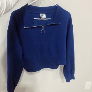 Blue cropped long sleeved top